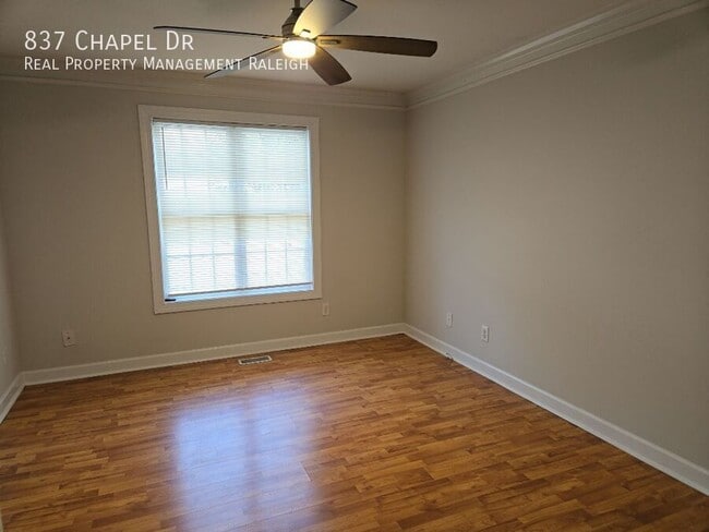 Building Photo - 837 Chapel Dr