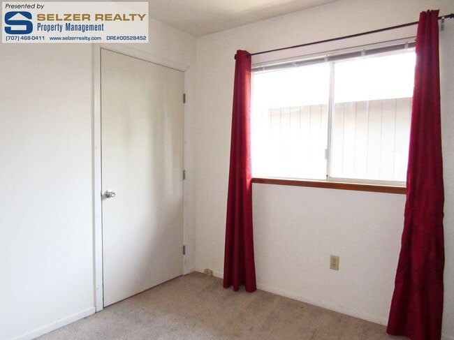 Building Photo - Handsomely appointed 4 bd. home near parks, schools, & shopping!