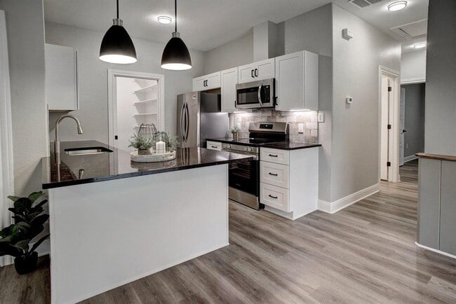 Building Photo - 123 S Kanaio Dr