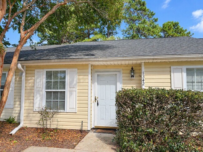 Building Photo - 1342 Pinnacle Ln