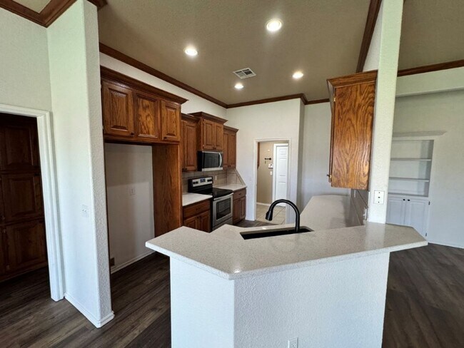 Building Photo - Brand new updates , spacious and a true 4 bedroom home in a gated community in Newcastle! Call us...