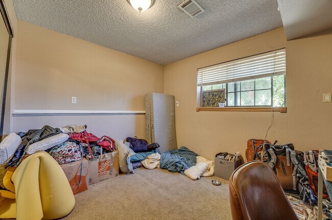 Building Photo - 4 bed, 2 bath Home in Central Fort Collins