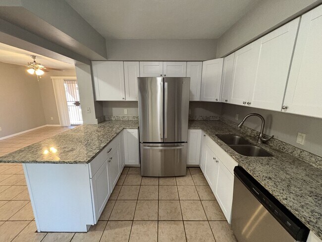 Building Photo - Central Tucson, close to University of Arizona and more!!!
