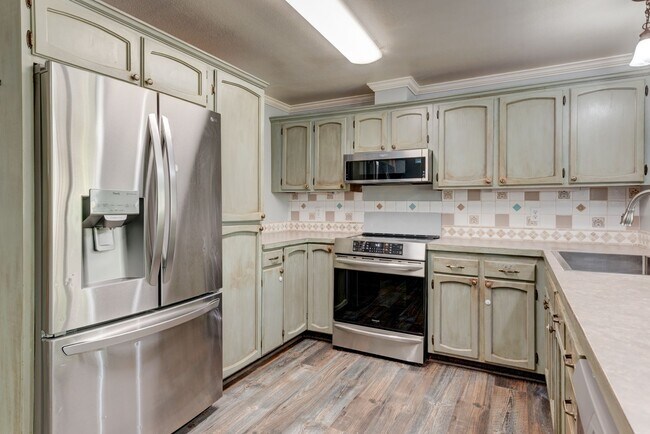 Building Photo - Spacious 4-Bedroom Home with Fireplace, Fenced Yard, and 2-Car Garage