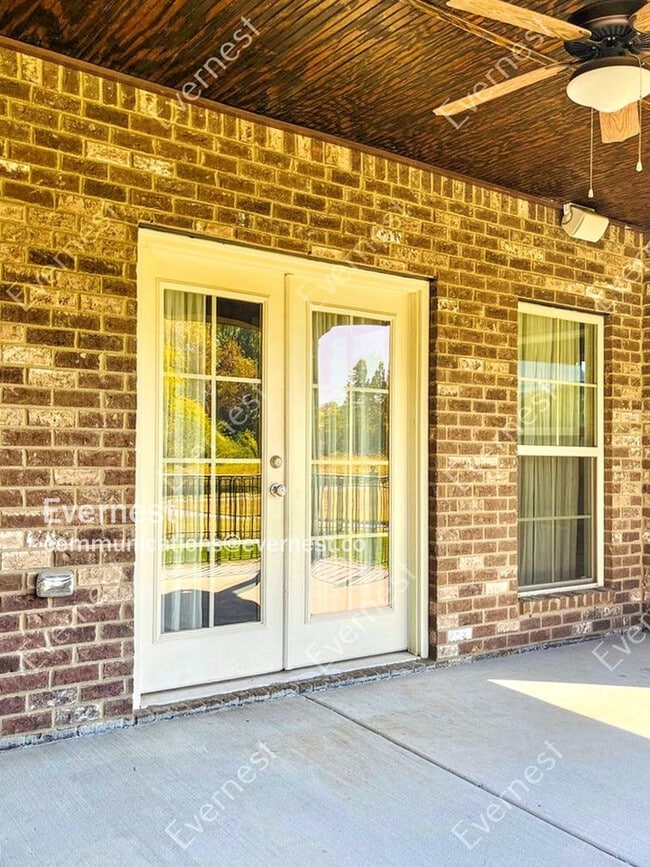 Building Photo - 2141 Sugar Mill Dr