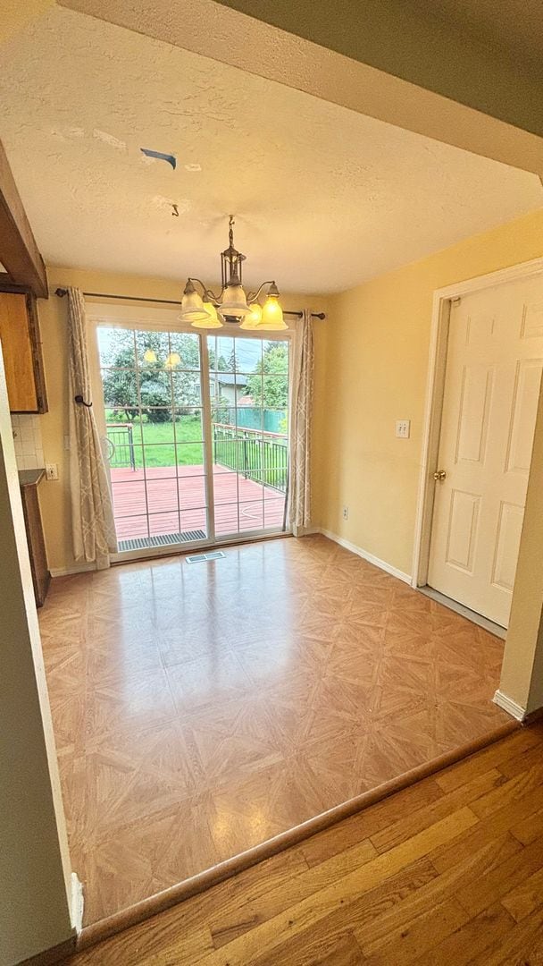 Building Photo - 1/2 Month Free - Charming Single-Level Home with Spacious Yard & Easy Portland Access