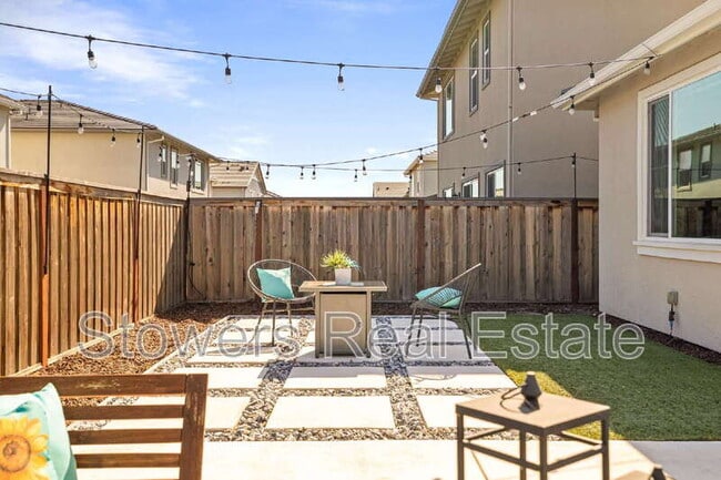 Building Photo - 2428 Periwinkle Pl