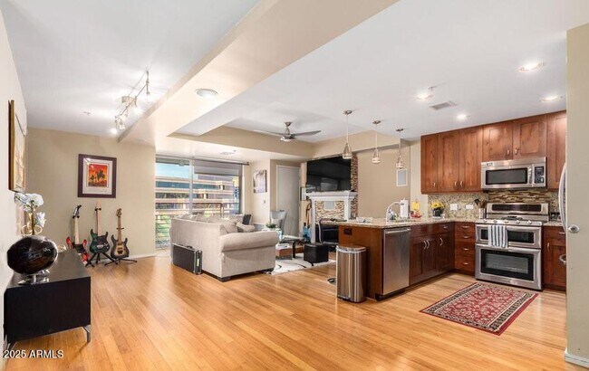 Building Photo - 7141 E Rancho Vista Dr