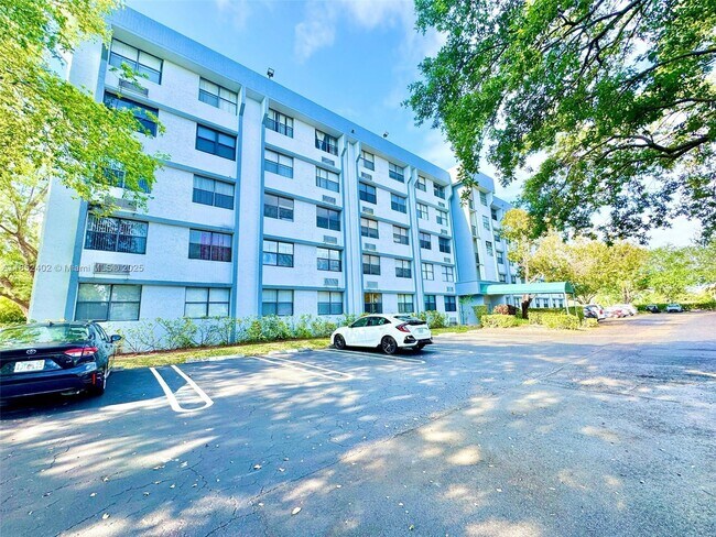 Building Photo - 2401 Riverside Dr