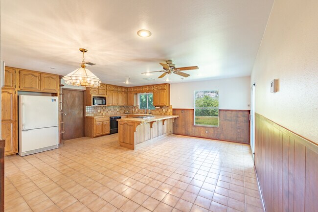 Building Photo - 7722 Pinebrook Dr