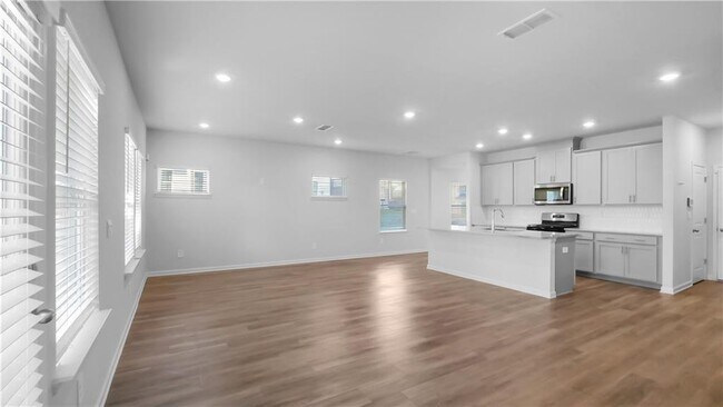 Building Photo - 4250 Tin Hare Ln