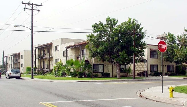 Building Photo - Leorita Apts
