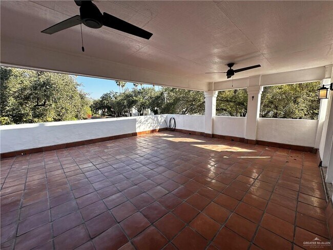 Building Photo - 22 1st Ln Ct