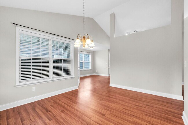 Building Photo - 3BR/2BA Home in Tyger Pointe with Bonus Room & Fenced Yard!