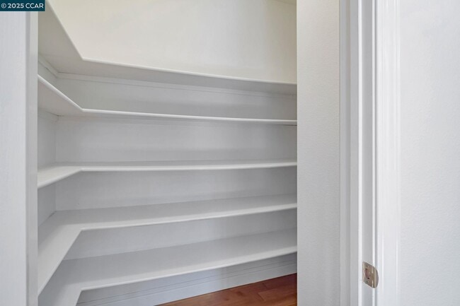 Building Photo - 1423 Homestead Ave