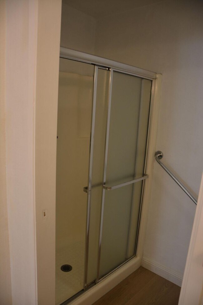 Building Photo - Sharp Pittsburg 3/2