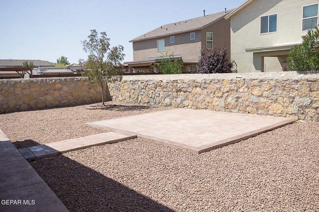 Building Photo - 3705 Loma Dante