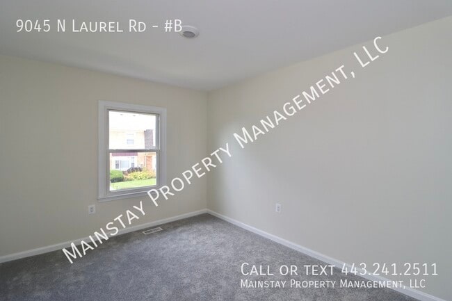 Building Photo - 9045 N Laurel Rd