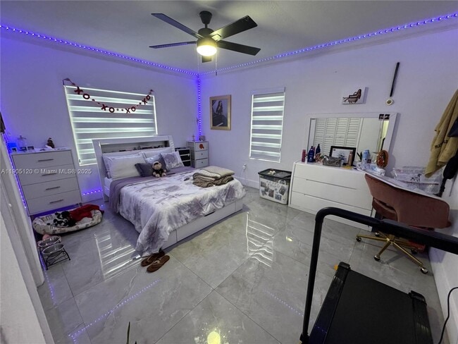 Building Photo - 879 E 28th St