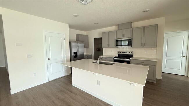 Building Photo - 2066 Walnut Crk Dr