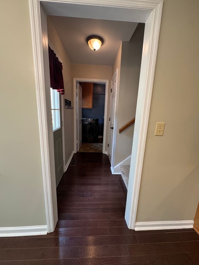 Building Photo - 2000/3 br/2.5 ba/bonus room/office 2,330 sqft
