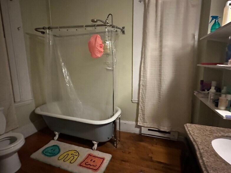 Building Photo - 139 Hillside St