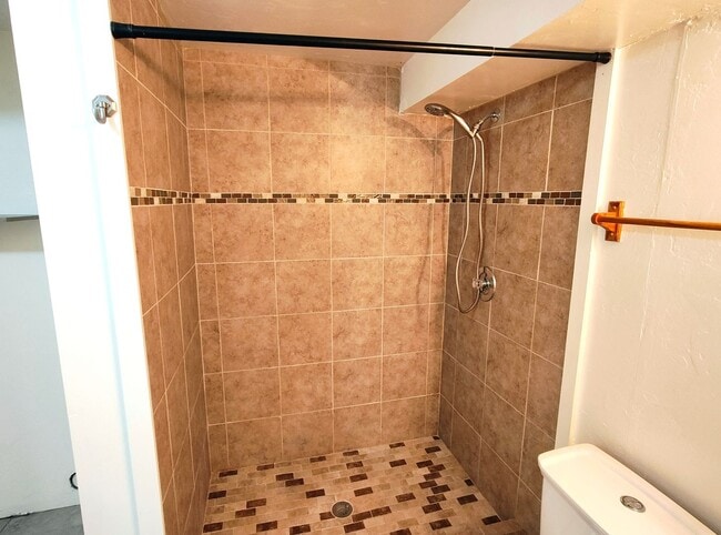 Building Photo - Updated 4 Bd 3 Ba Home in Sandy