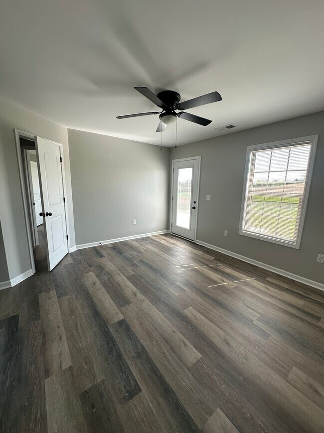 Building Photo - 7057-7059 Caravan Drive