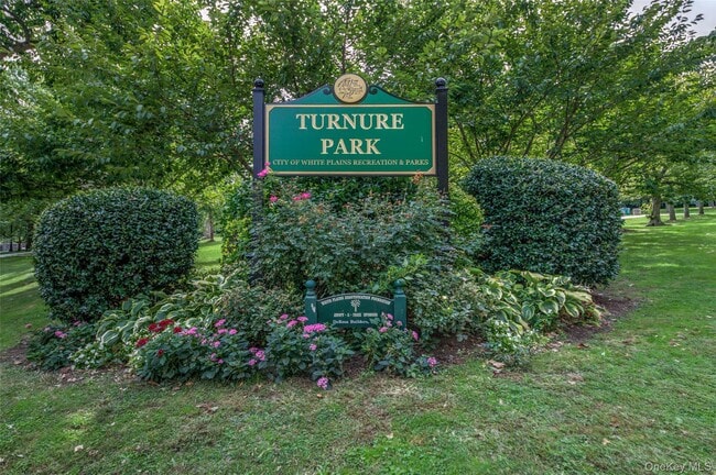 Building Photo - 7 Lake St