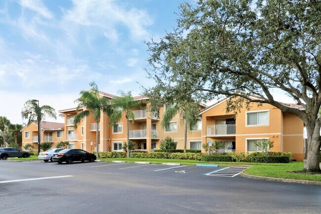 Building Photo - 181 SW Palm Dr
