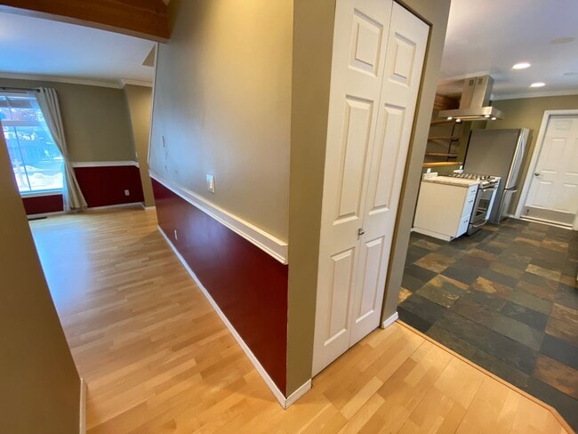 Building Photo - Beautiful 3 Bedroom Home with Custom Touches!