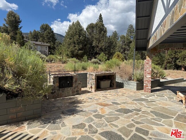 Building Photo - 1196 Willow Ln