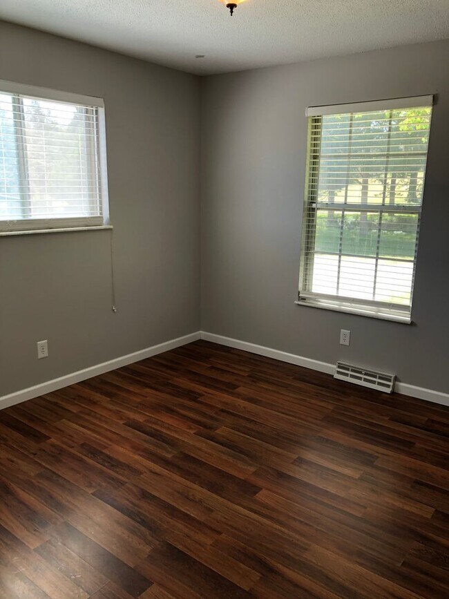 Building Photo - 3 Bedroom 2.5 Bath Home in the country!