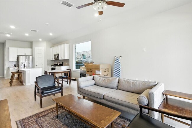 Building Photo - 2105 Suncup St