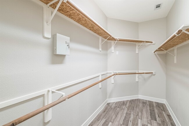 Building Photo - 5911 Brook Bend Dr