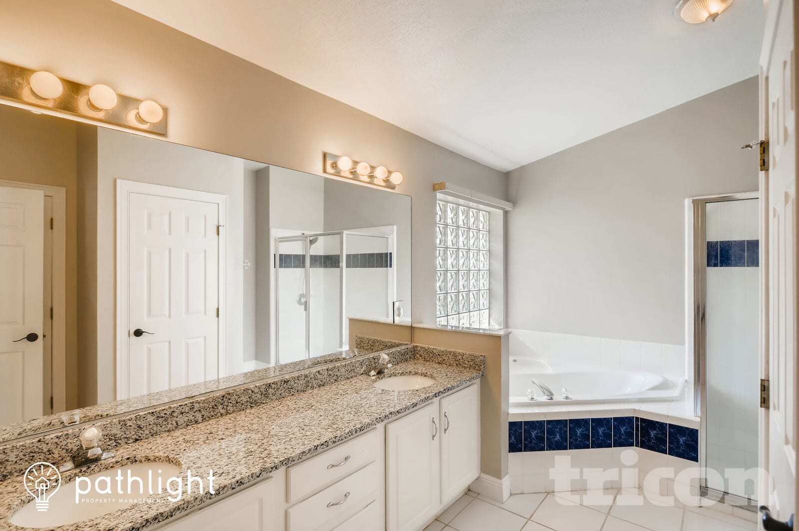 Building Photo - 10902 Versailles Blvd