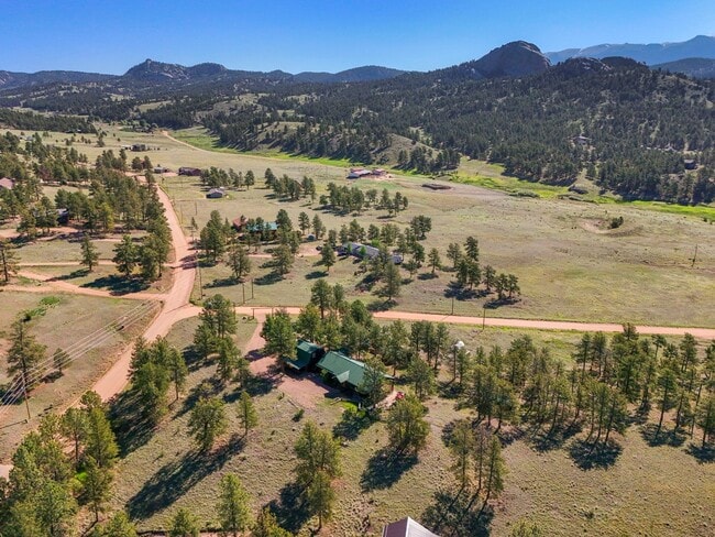 Building Photo - 3 bed 2 Bath Log Home on 2 Acres in Florissant