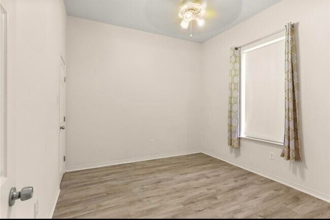 Building Photo - 2424 Lavender St