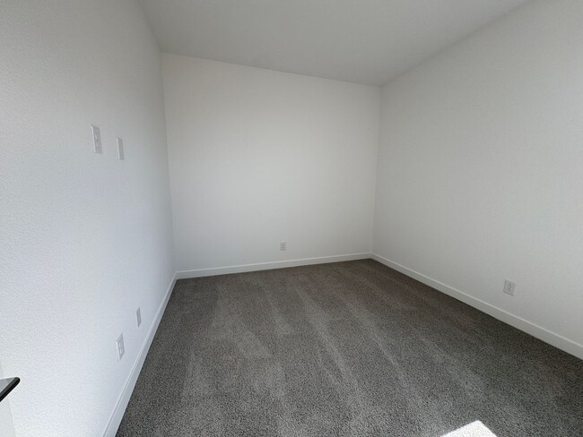 Building Photo - Laughlin Ranch 3 BR 2Ba Public Golf Community with Canyon & Mountain Views