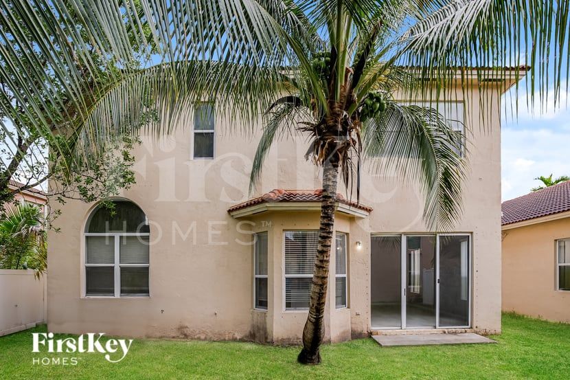 Building Photo - 2222 Portofino Ave