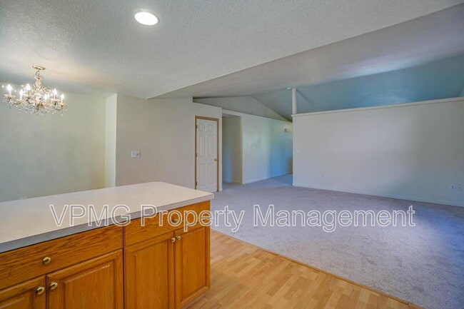Building Photo - 3107 NE 148th Ave