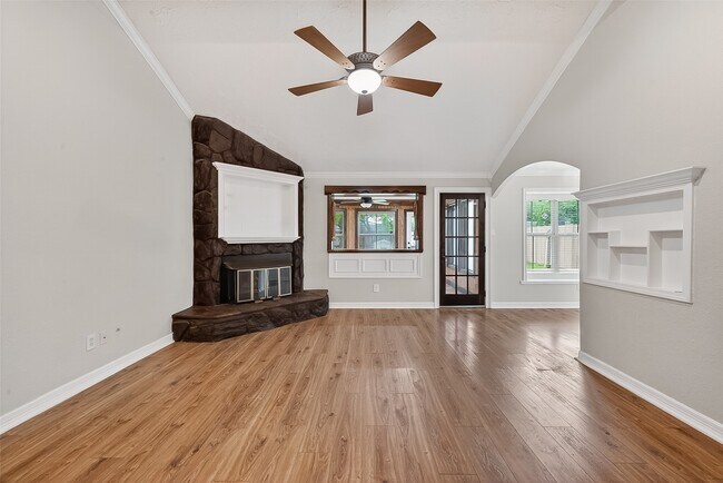 Building Photo - 13907 Old Village Ln