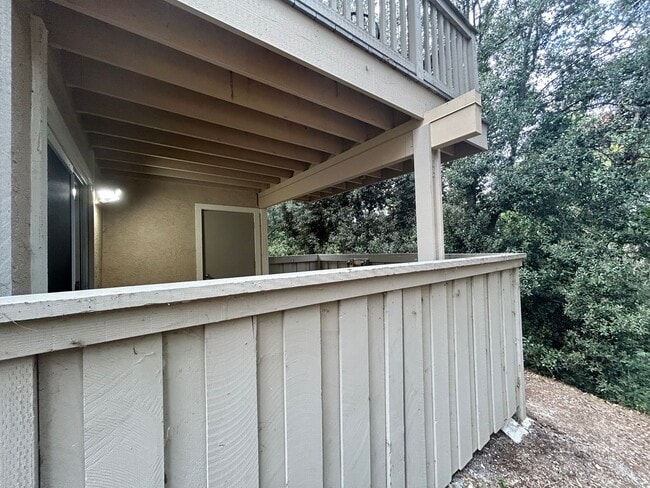 Building Photo - Move-In Ready 1BR in Sought-After Kirkwood...