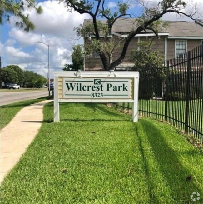 Building Photo - 8405 Wilcrest Dr