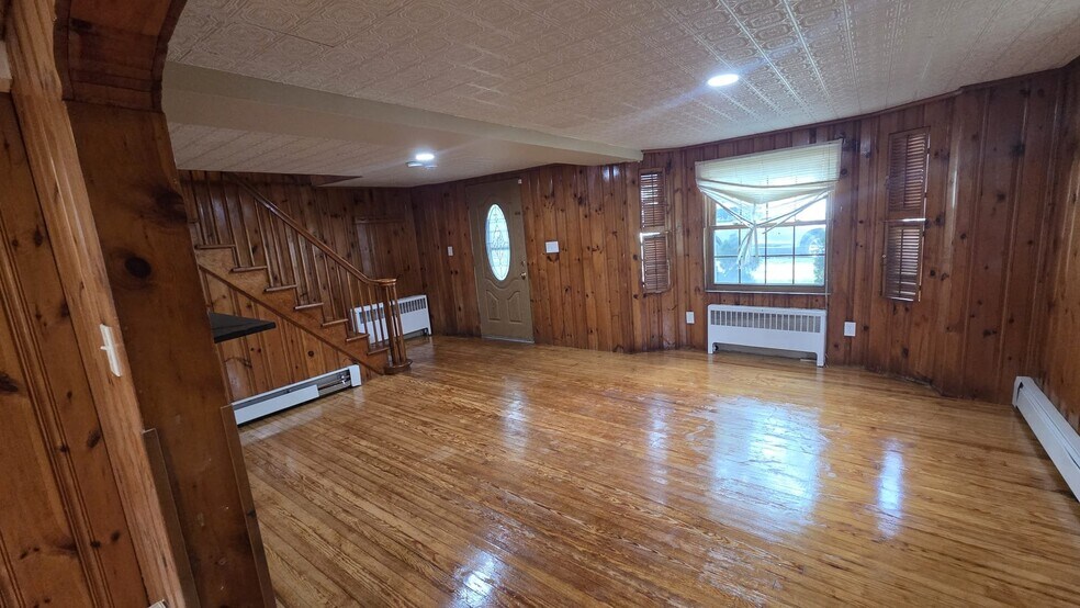 Building Photo - 112 N 9th St