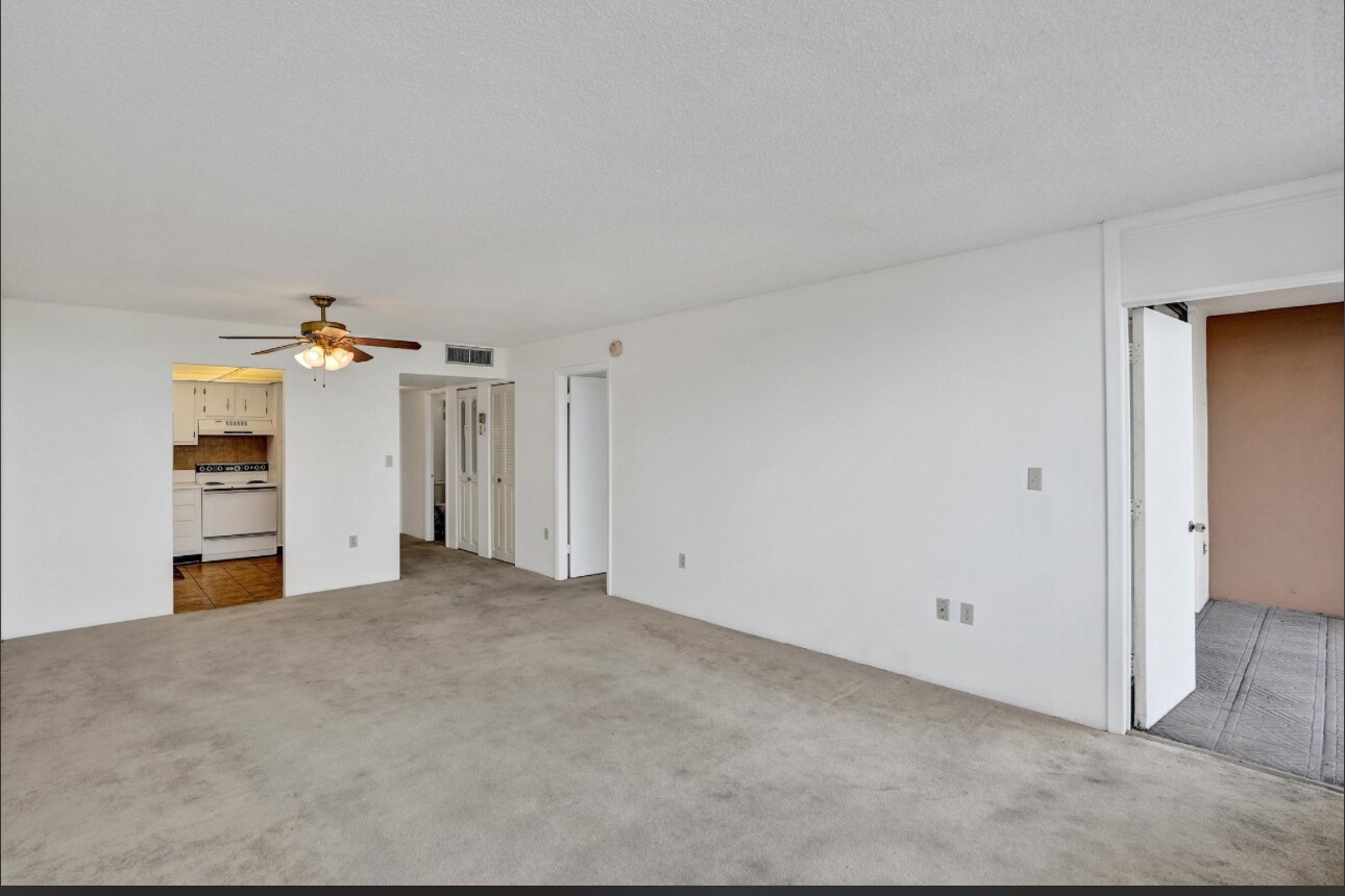 Building Photo - 1200 Saint Charles Pl