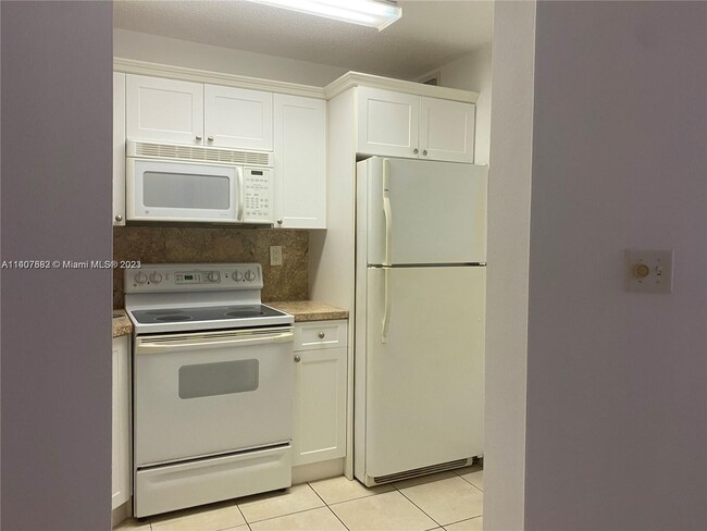 Building Photo - 9525 SW 138th Pl