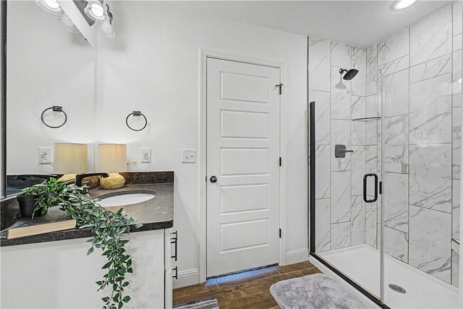 Building Photo - 2040 Periwinkle Pl