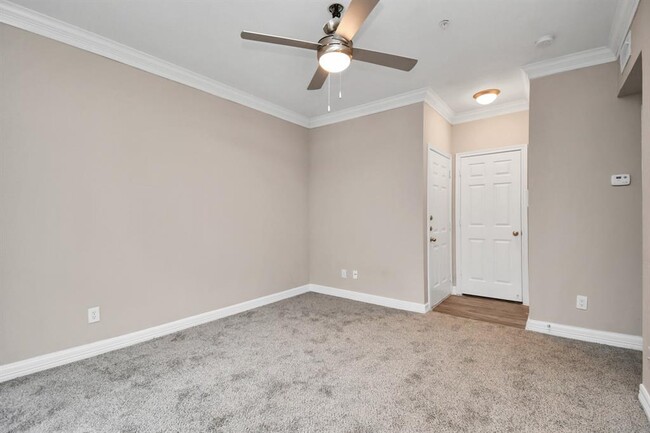 Building Photo - 3225 Woodland Park Dr