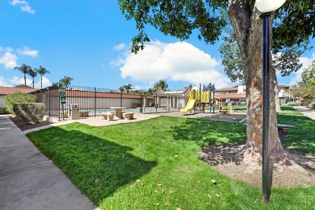 Building Photo - Santee Condo 3 bedroom Upstairs Unit.